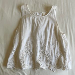 White flowy tank. So cute!back opens up half way.